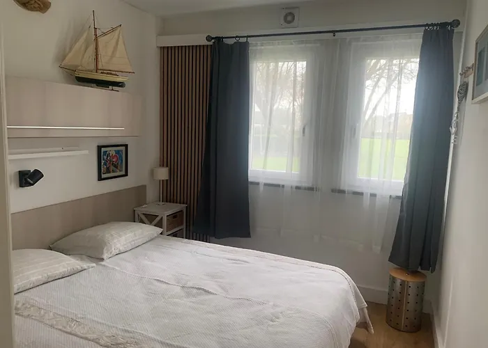 Appartement-de Haan- Parc Atlantis-dahlia - Large Parking Place - Foot - Tennis - Basket - Playground Kids Lägenhet De Haan